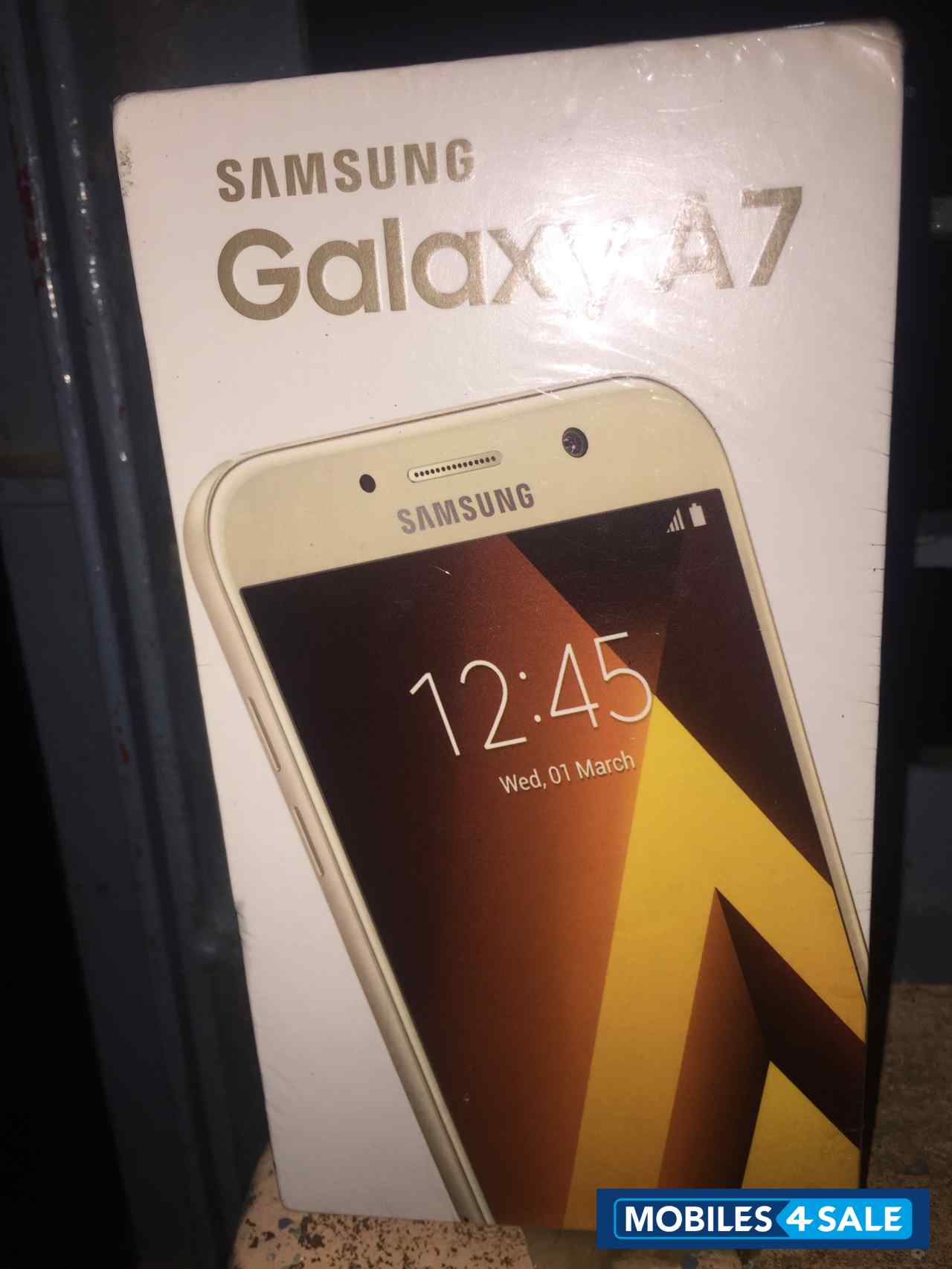 Gold Samsung Galaxy A7 2017