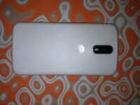 White Motorola  G4 plus
