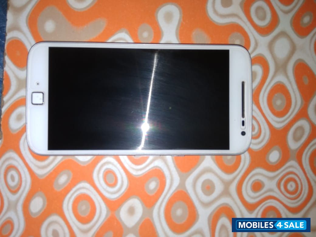 White Motorola  G4 plus