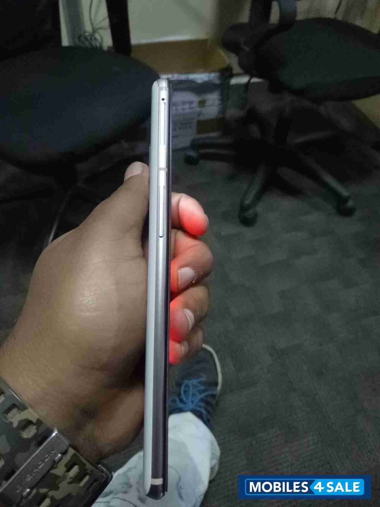 Silk White OnePlus  6