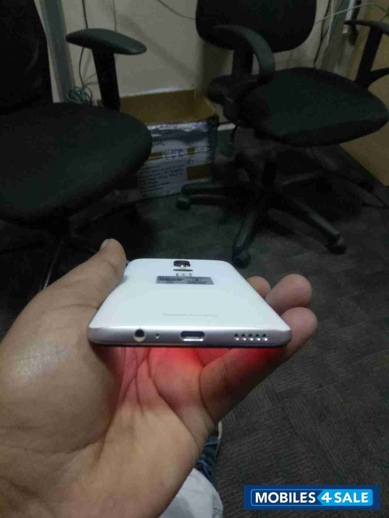 Silk White OnePlus  6