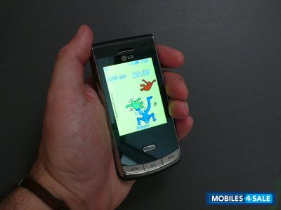 Black LG KF750 Black Level Series