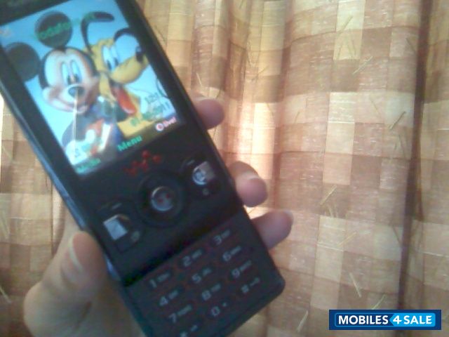 Black Sony Ericsson W595