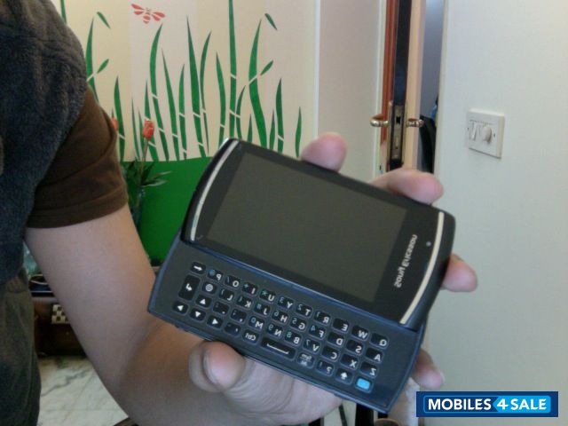 Black Sony Ericsson