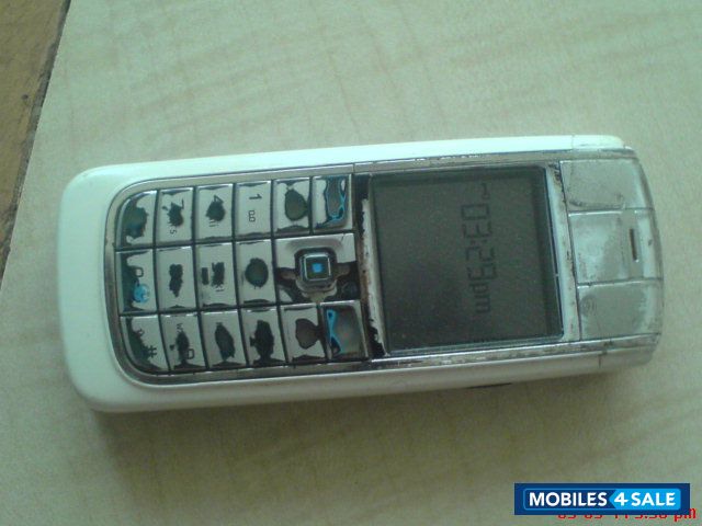 White Nokia 6020