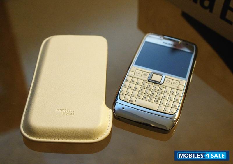 Silver White Nokia E71