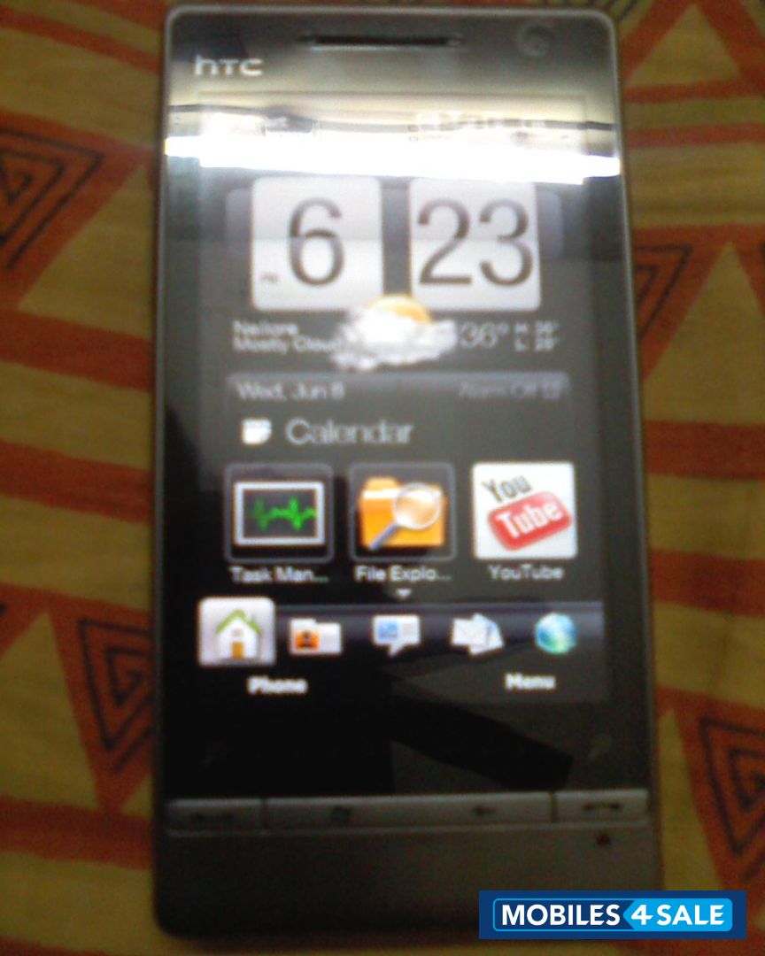 Silver And Black HTC  Diamond 2