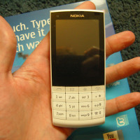 White Nokia X-series X3-02