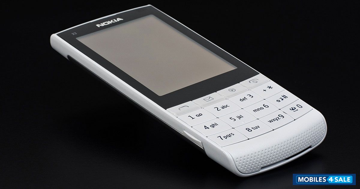 White Nokia X-series X3-02
