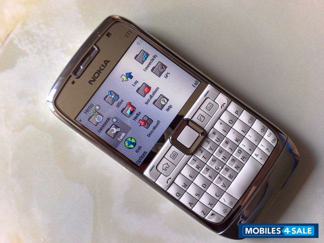 White Nokia E71