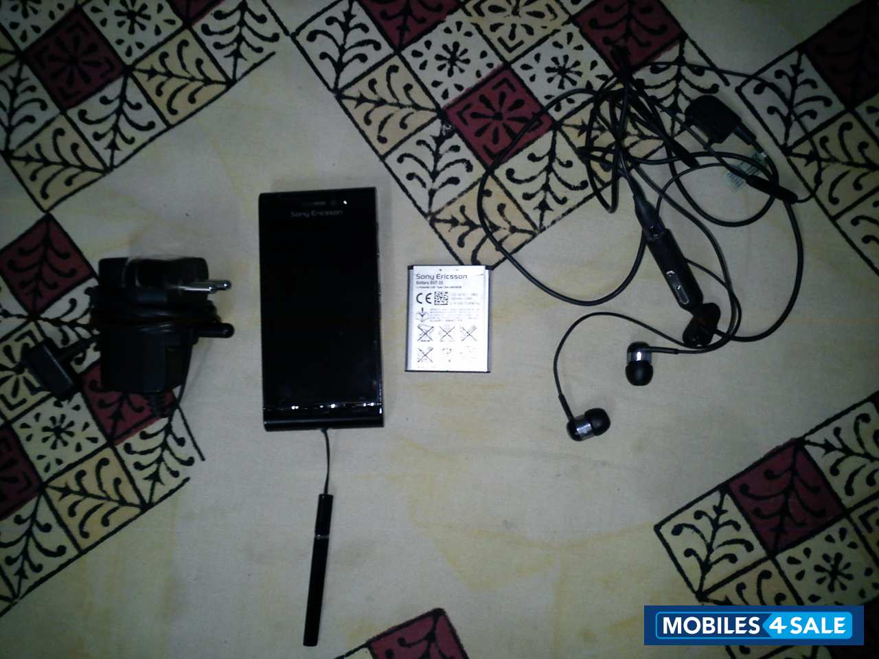 Black Sony Ericsson  Satio U1i