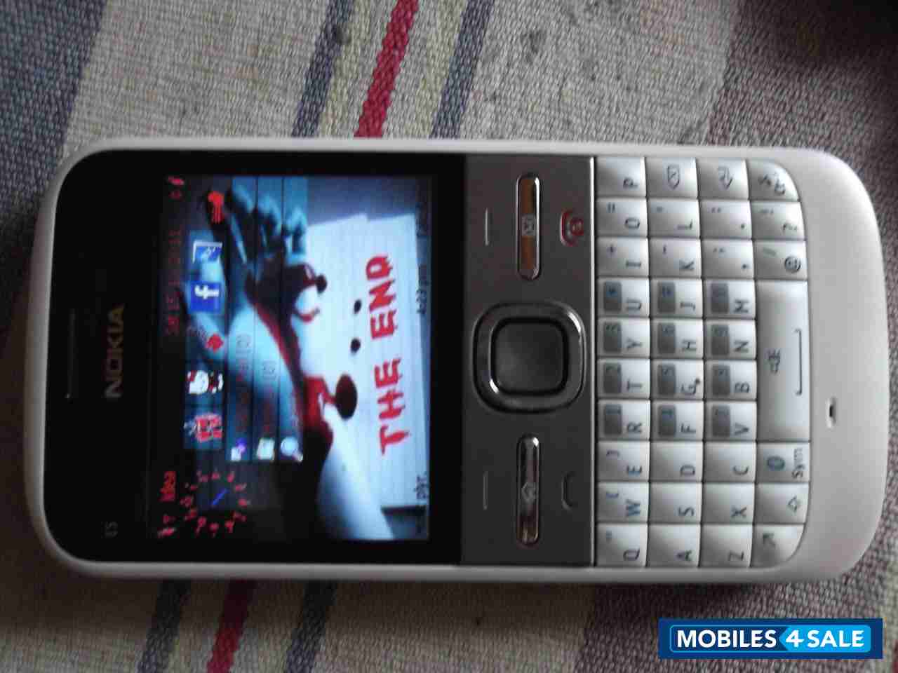 White Nokia E-series E5