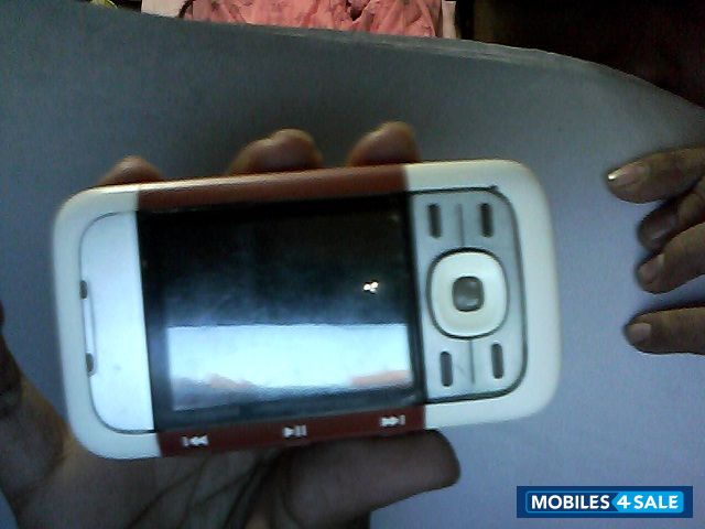 White-red Nokia XpressMusic 5300