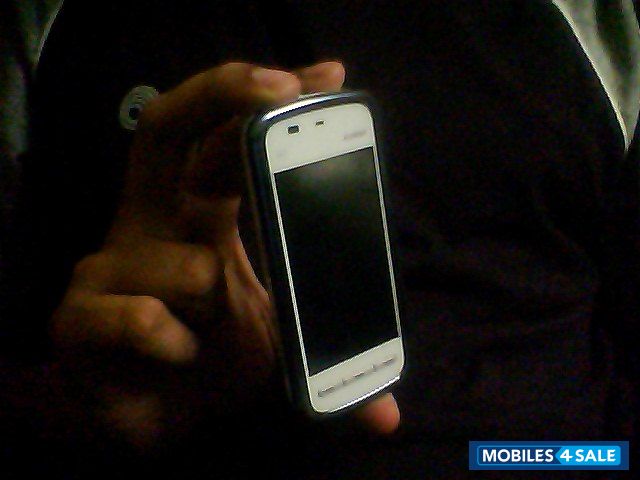 White Nokia  5235 Comes with music