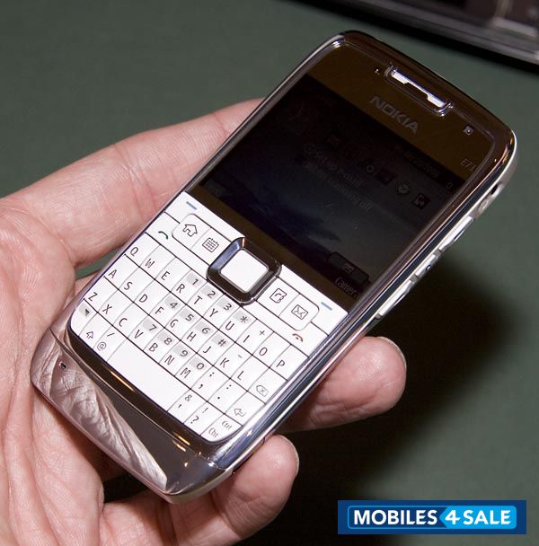 White Nokia E71