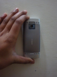 White-silver Nokia X2