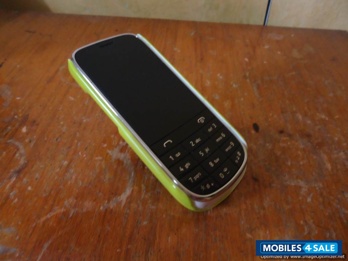 White Samsung Chat C3222