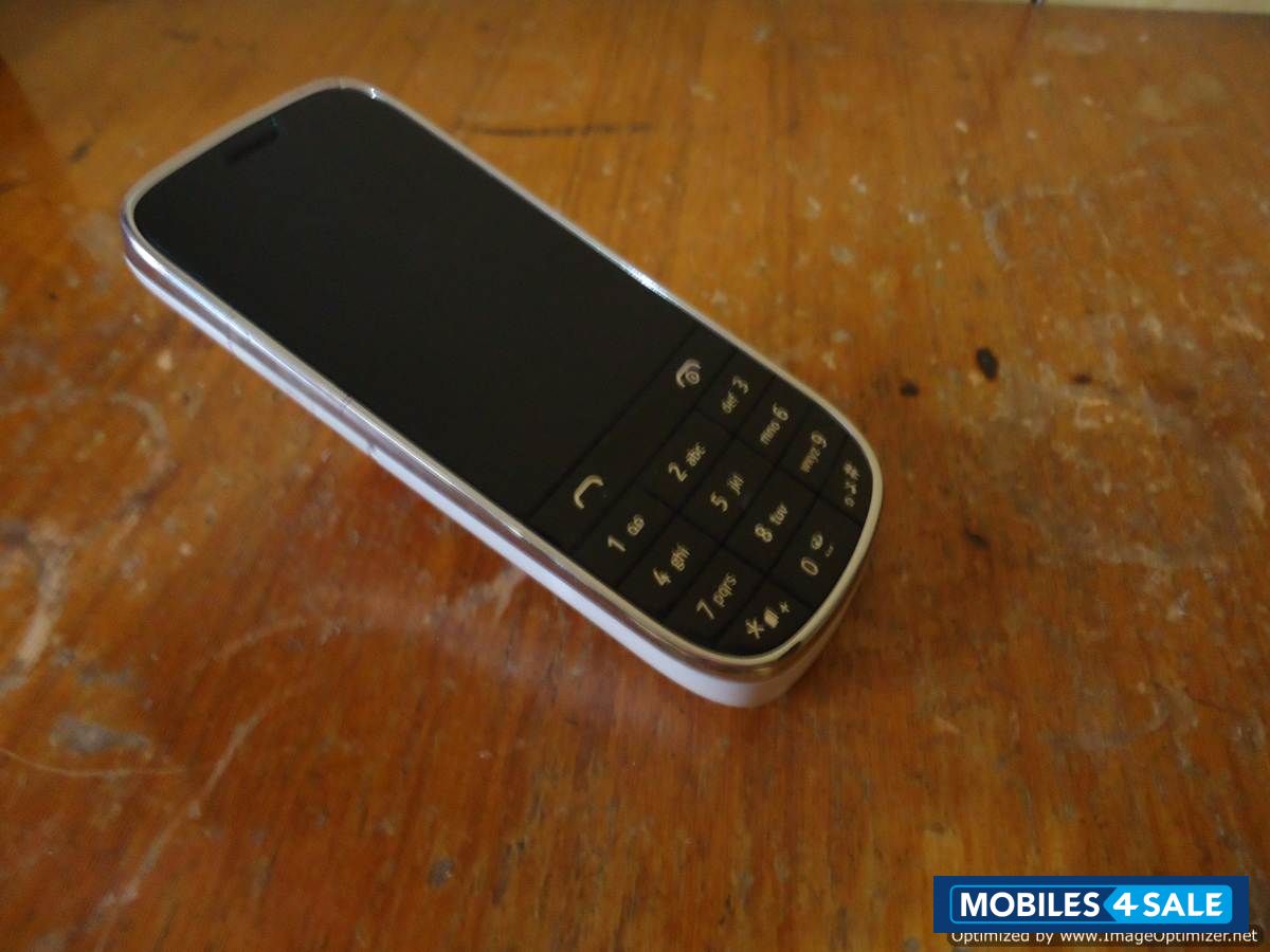 White Samsung Chat C3222