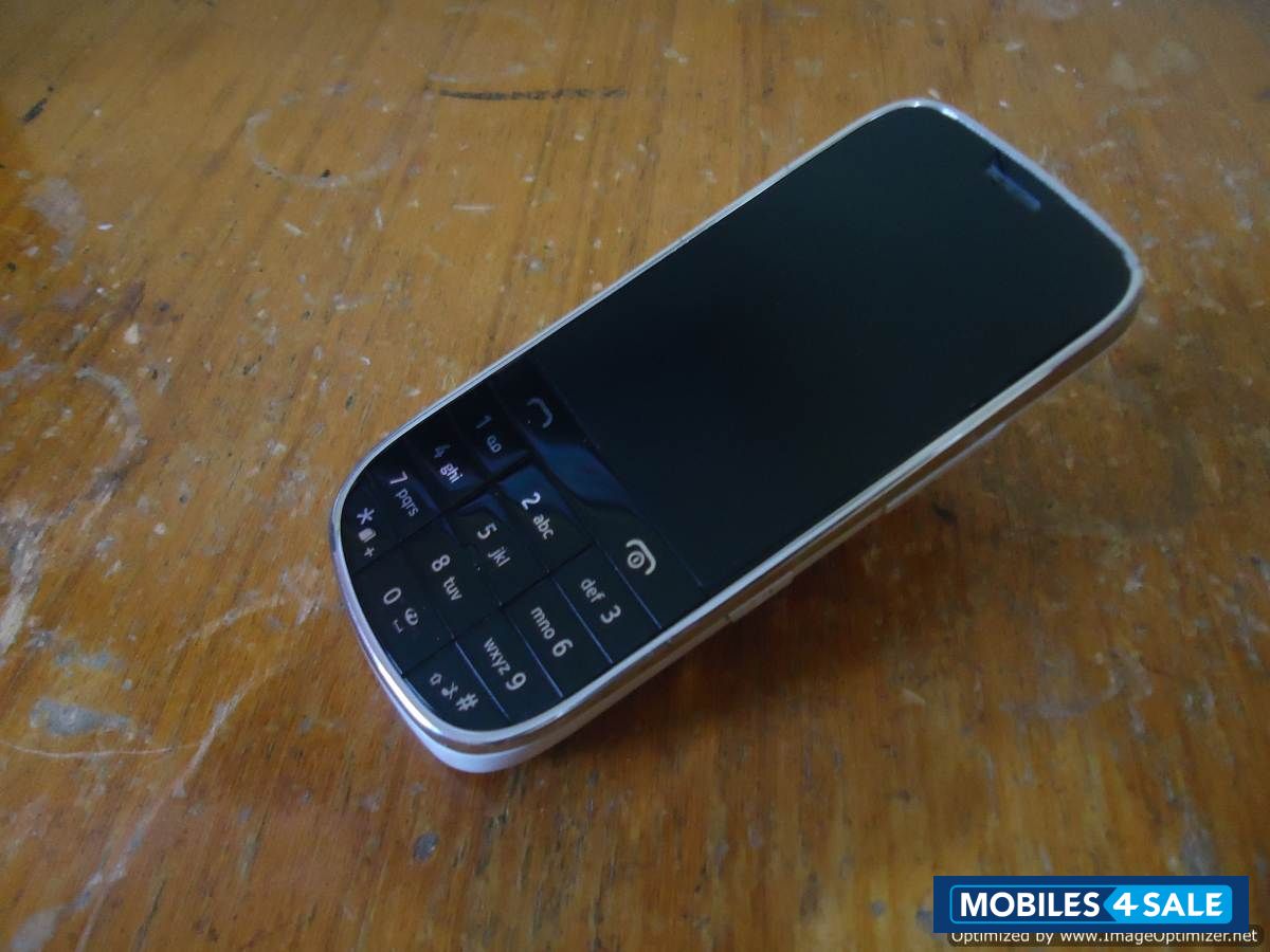 White Samsung Chat C3222