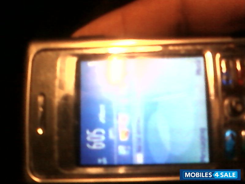 Metallic Silver White. Nokia N91