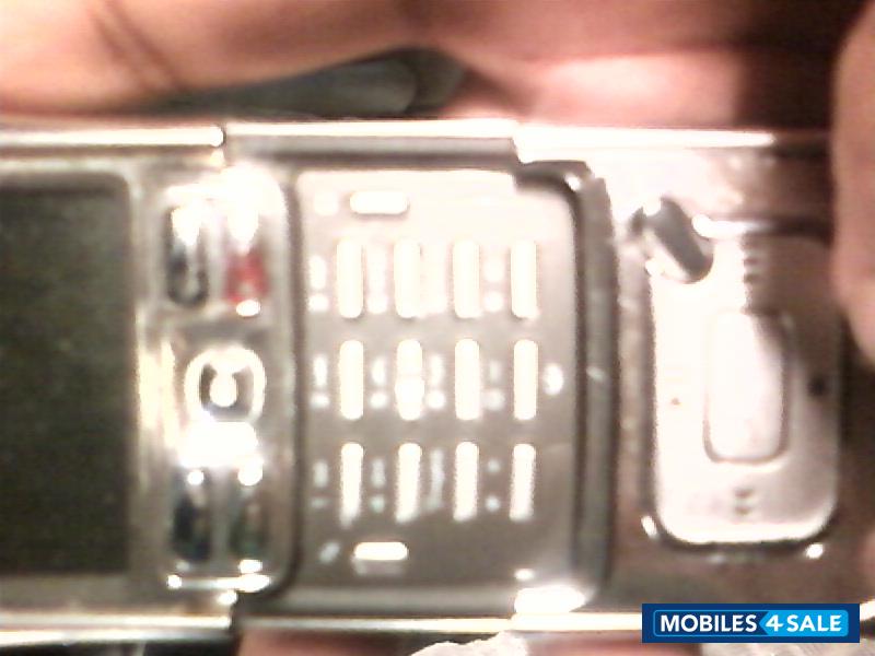 Metallic Silver White. Nokia N91