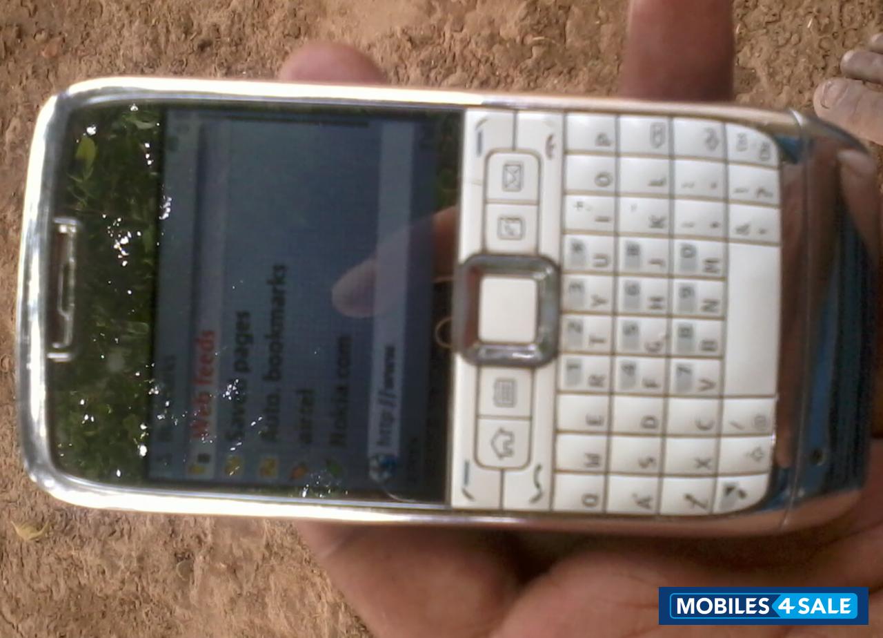 White Nokia E71
