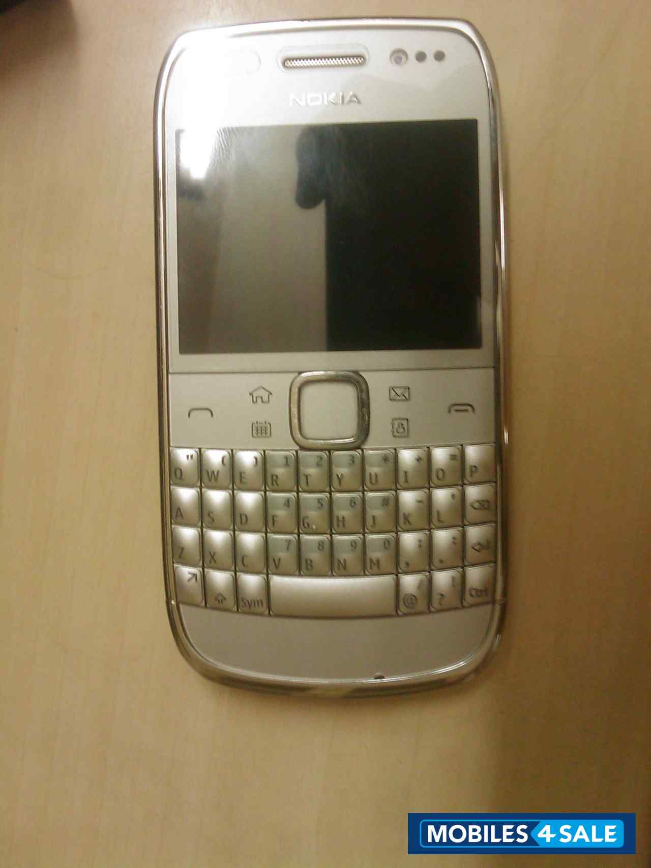 Silver Nokia E6-00