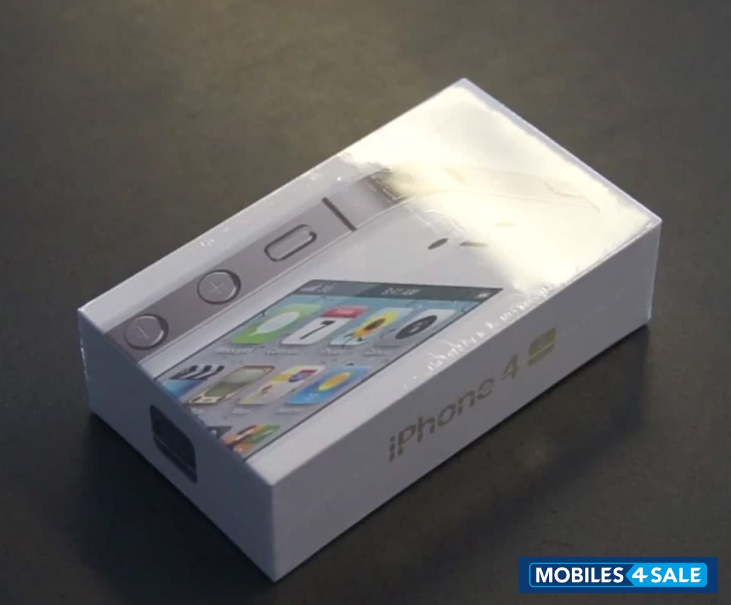 White Apple iPhone 4S