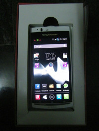 White Sony Ericsson Xperia arc S