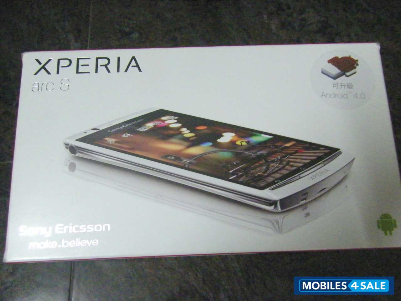White Sony Ericsson Xperia arc S