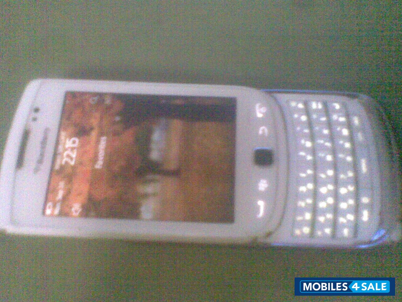 White BlackBerry Torch 9810 White BlackBerry Torch 9810