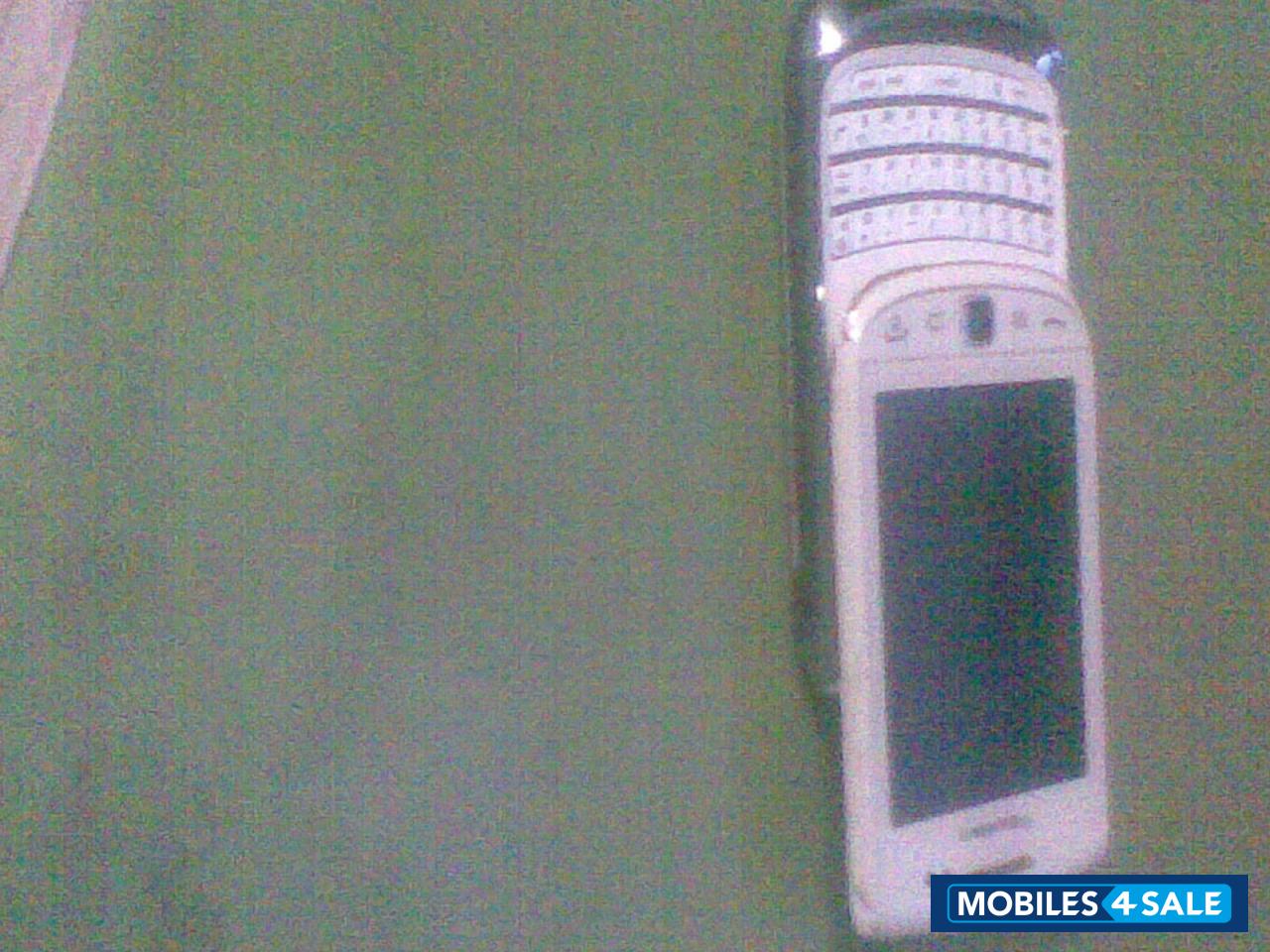 White BlackBerry Torch 9810 White BlackBerry Torch 9810