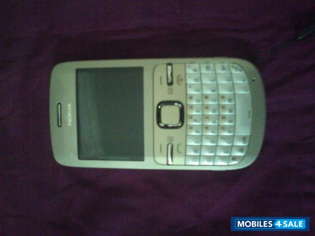 White Nokia C3