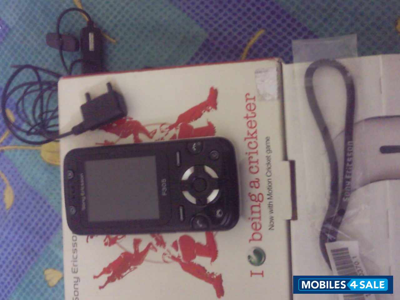 Black Sony Ericsson F305