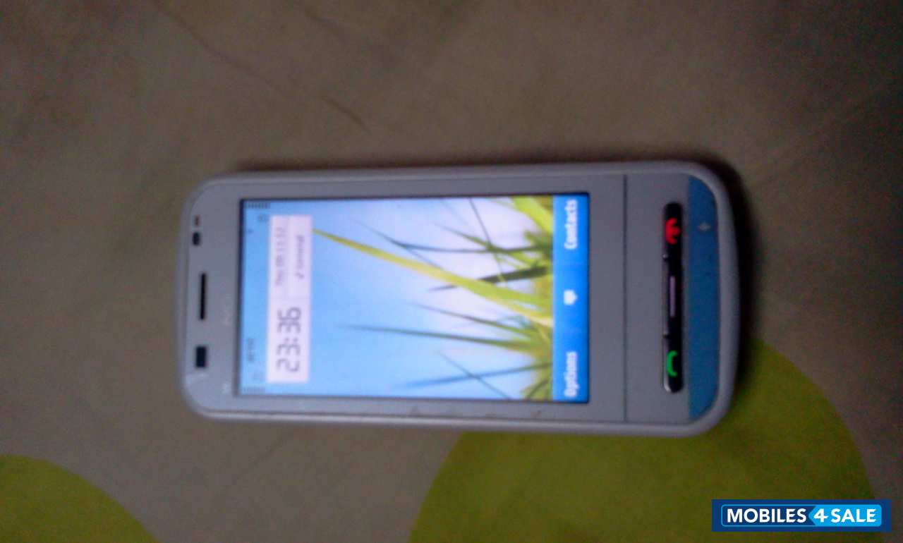 White Nokia C6