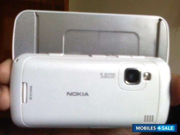 White Nokia C6