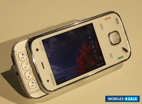 White Nokia N86