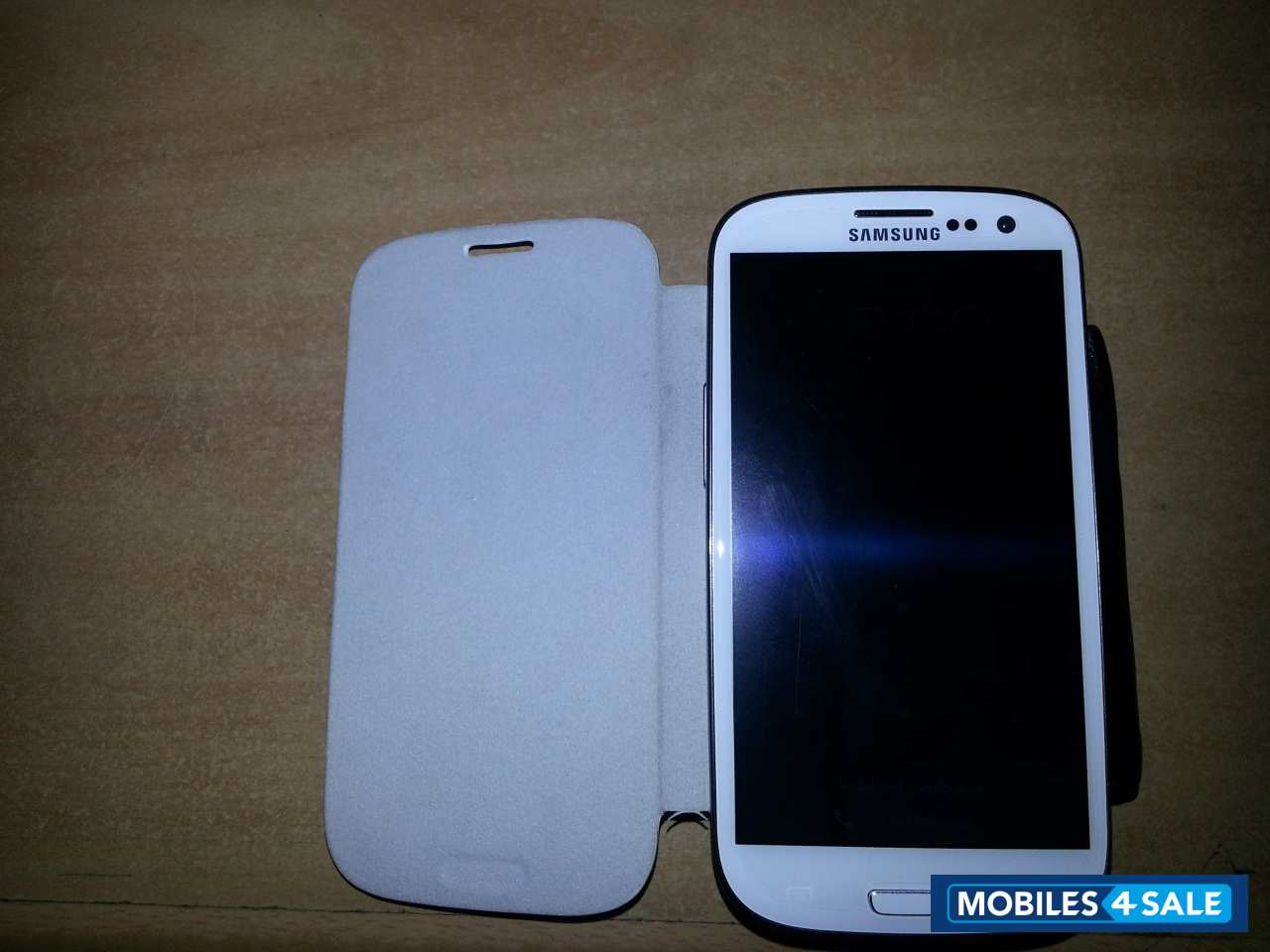 White Samsung S-series S3