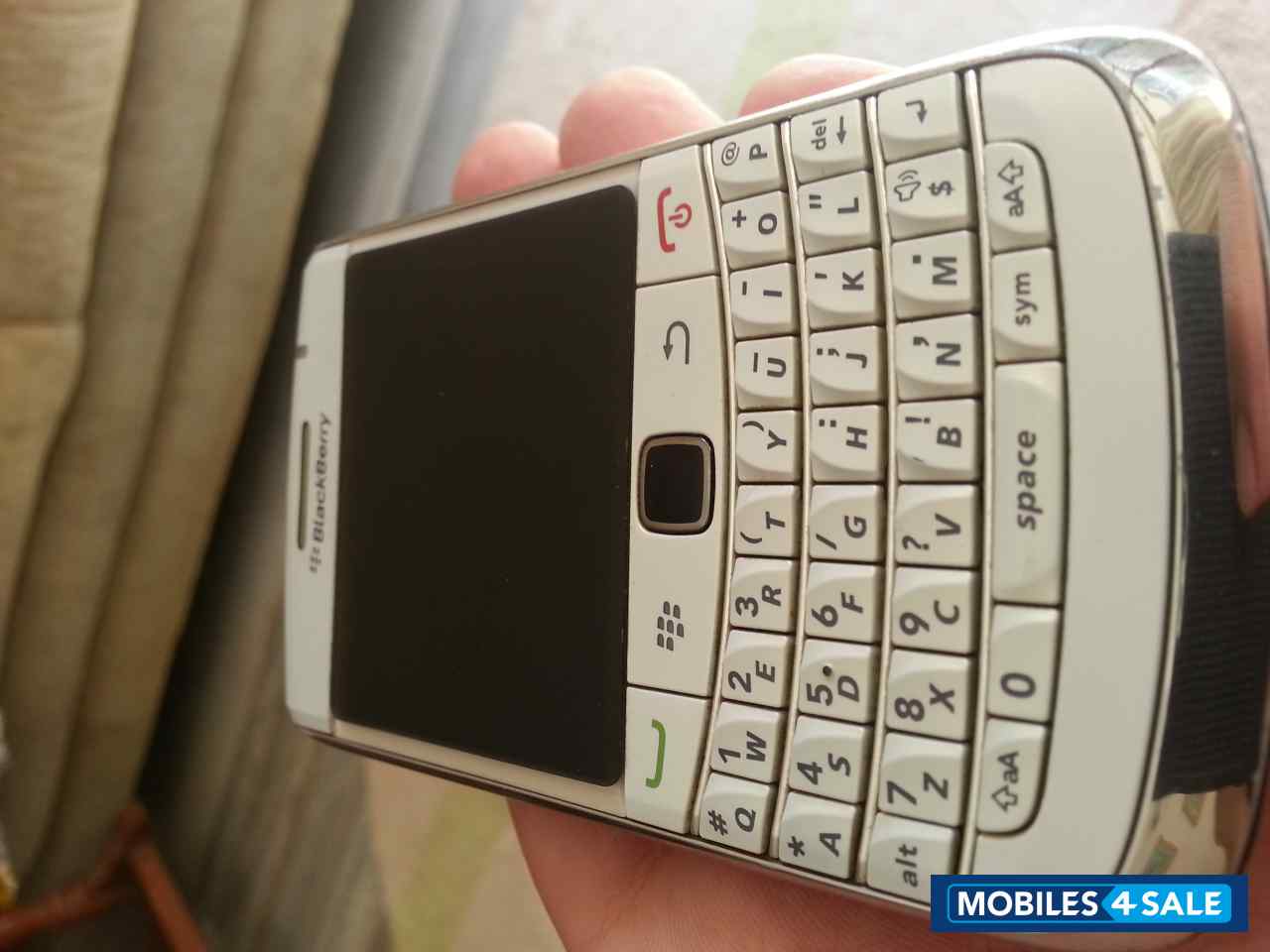 White BlackBerry Bold 9780