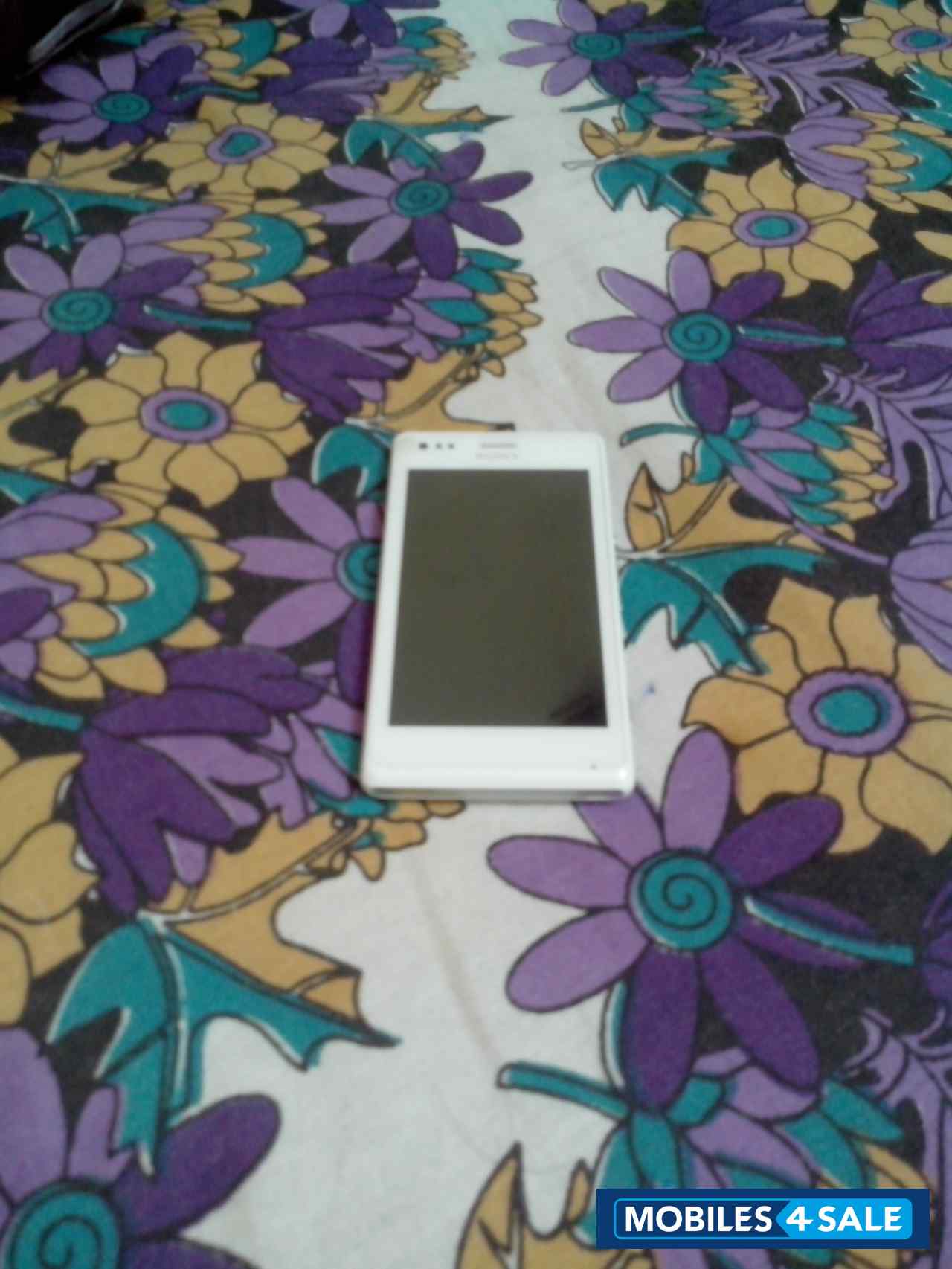 White Sony Xperia M