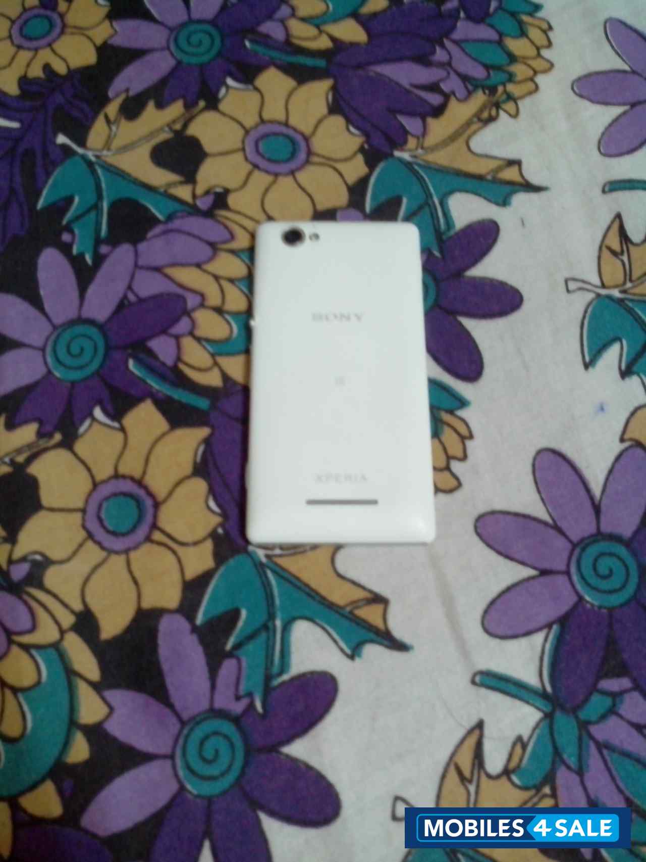 White Sony Xperia M