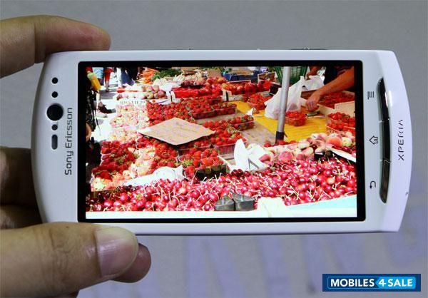 White Sony Xperia neo V
