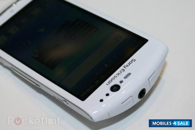 White Sony Xperia neo V
