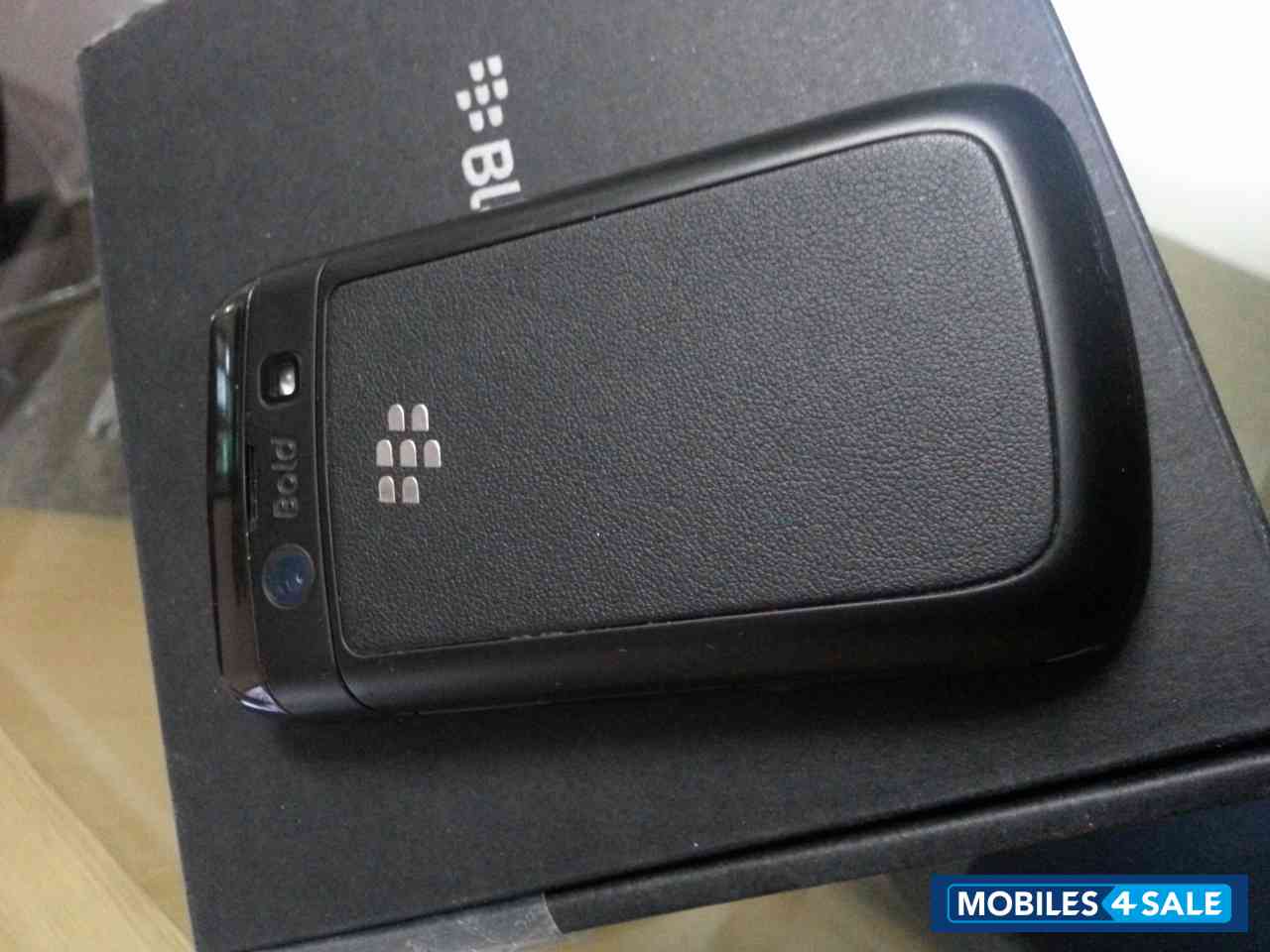Black BlackBerry Bold 9780