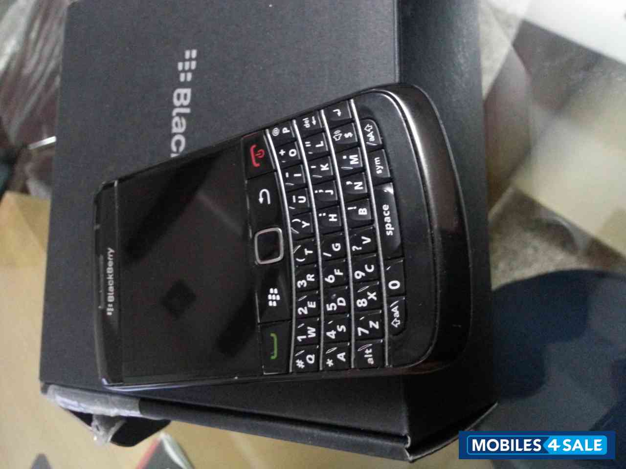 Black BlackBerry Bold 9780