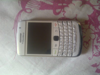 White BlackBerry bold 3 9780