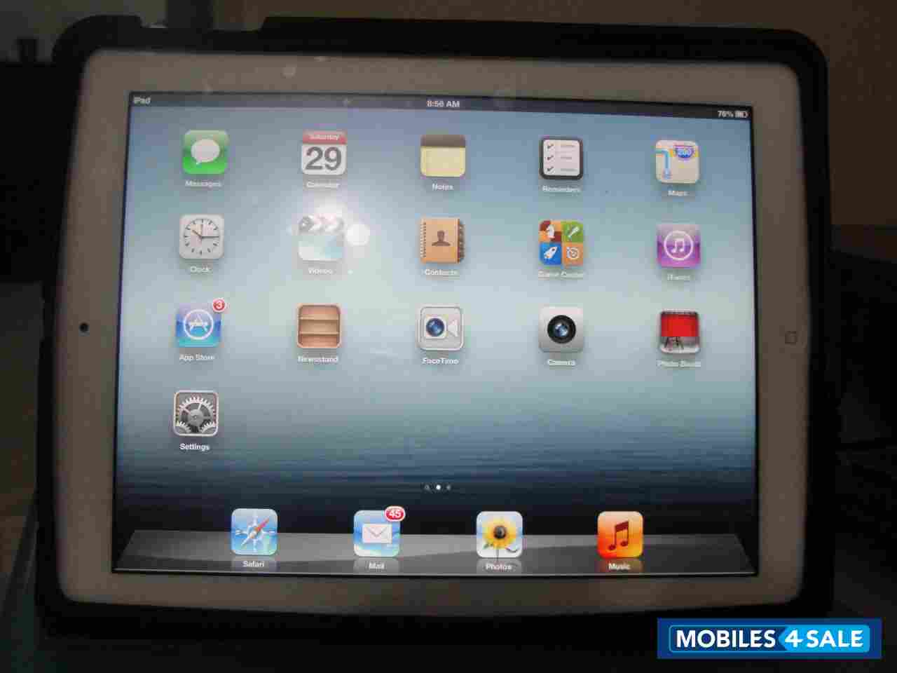 White Apple iPad Retina Display