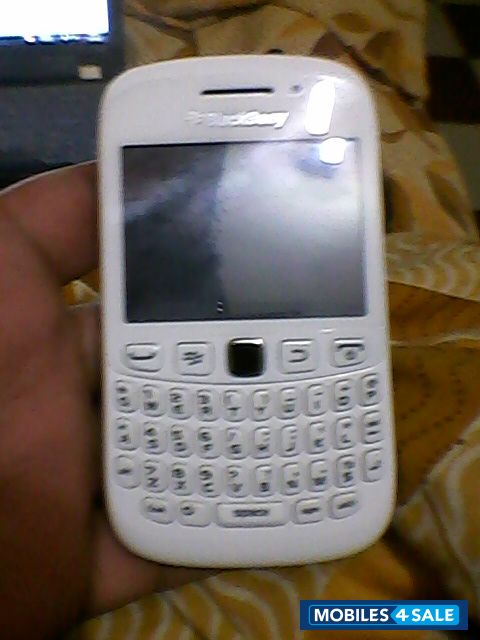 White BlackBerry Curve 9220