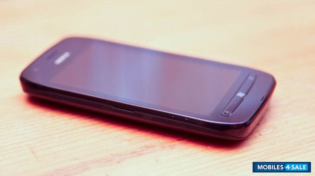 Black Nokia Lumia 710