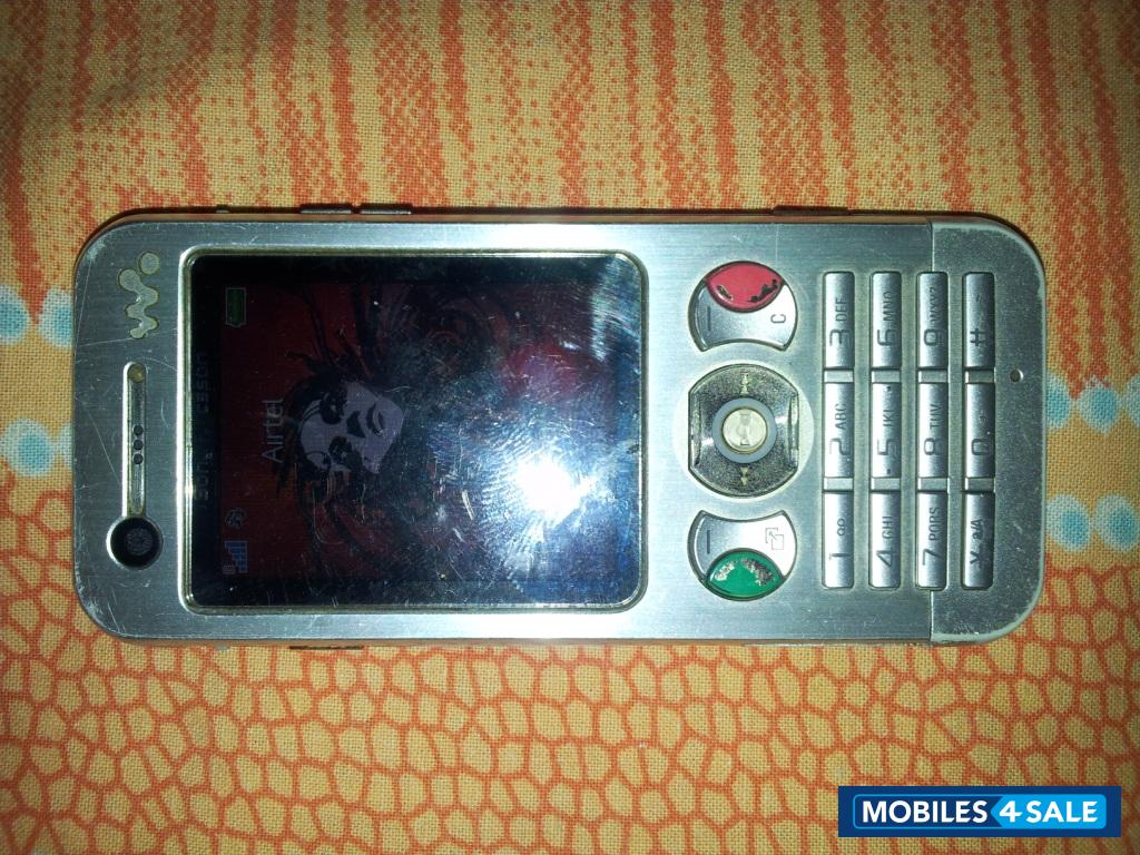Silver Sony Ericsson W890